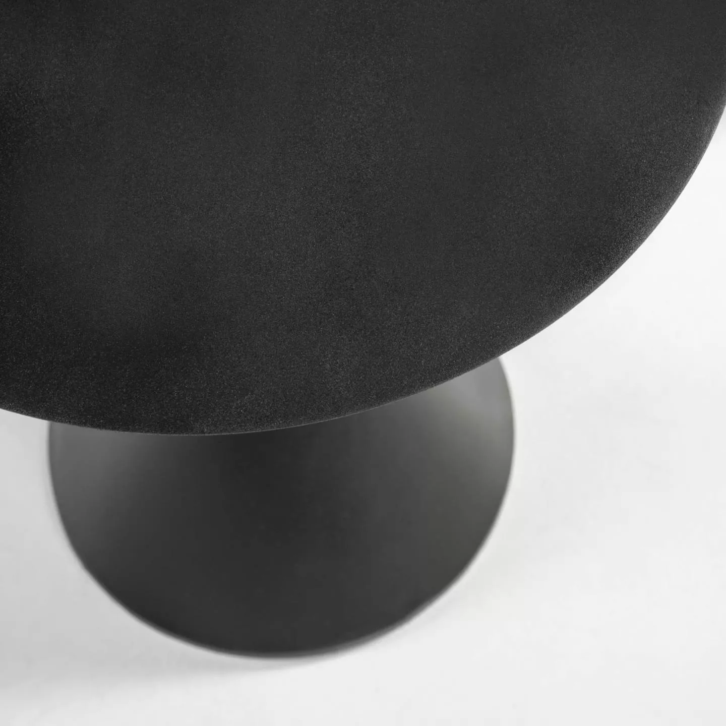 Приставной столик La Forma Yinan d 48 см черный