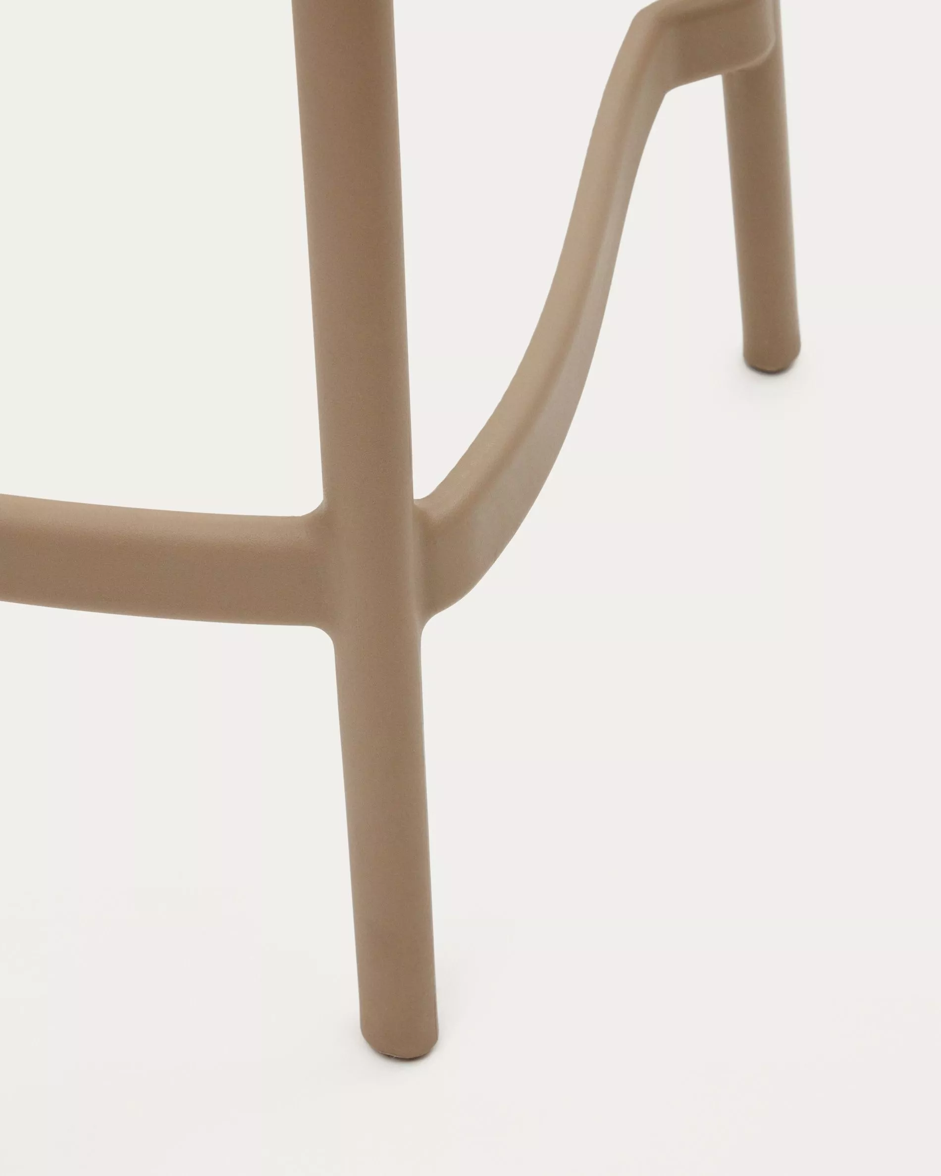 Полубарный стул La Forma Morella бежевый пластик