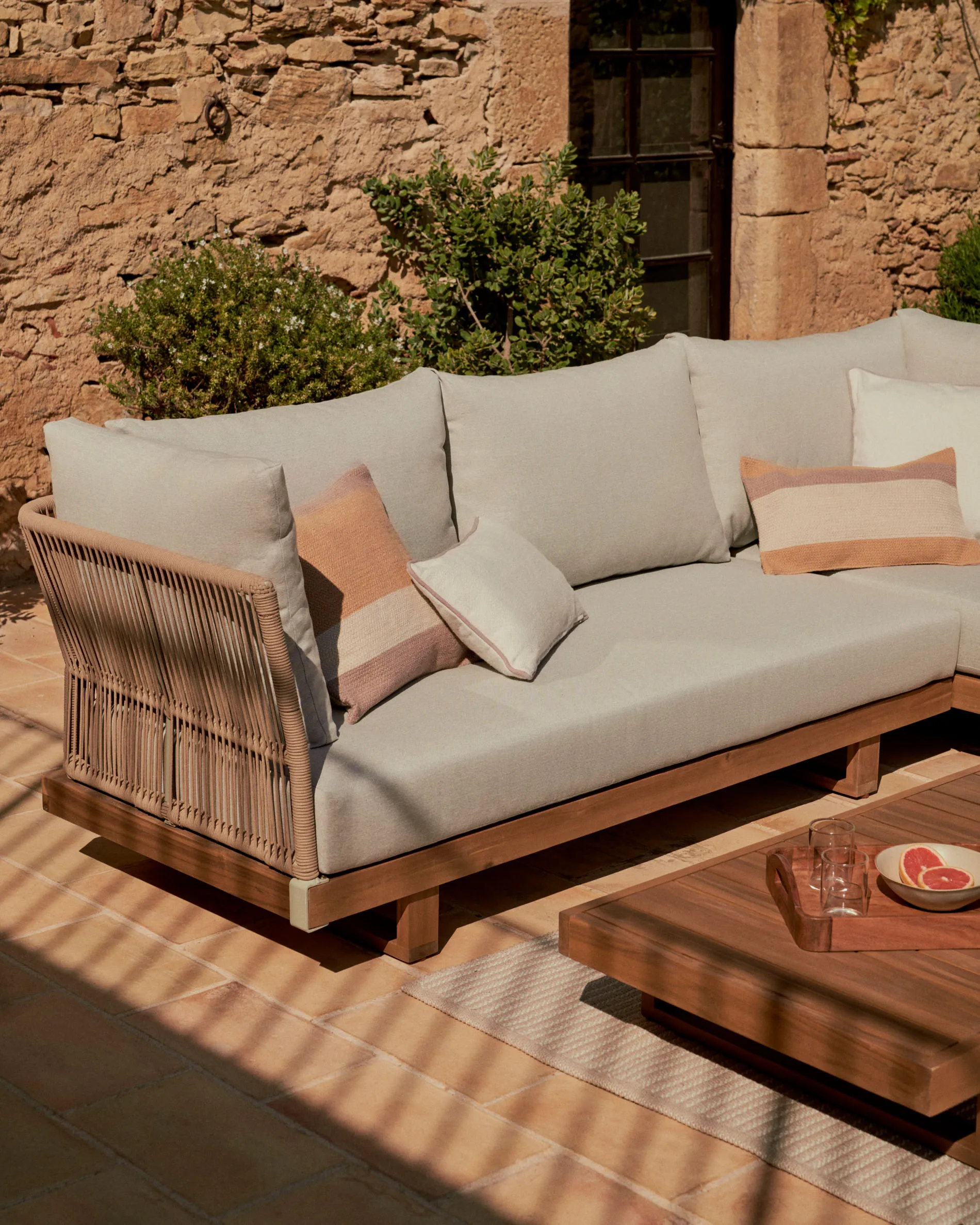 Комплект мебели La Forma Raco 5-местный угловой диван и журнальный столик массив акации 158154