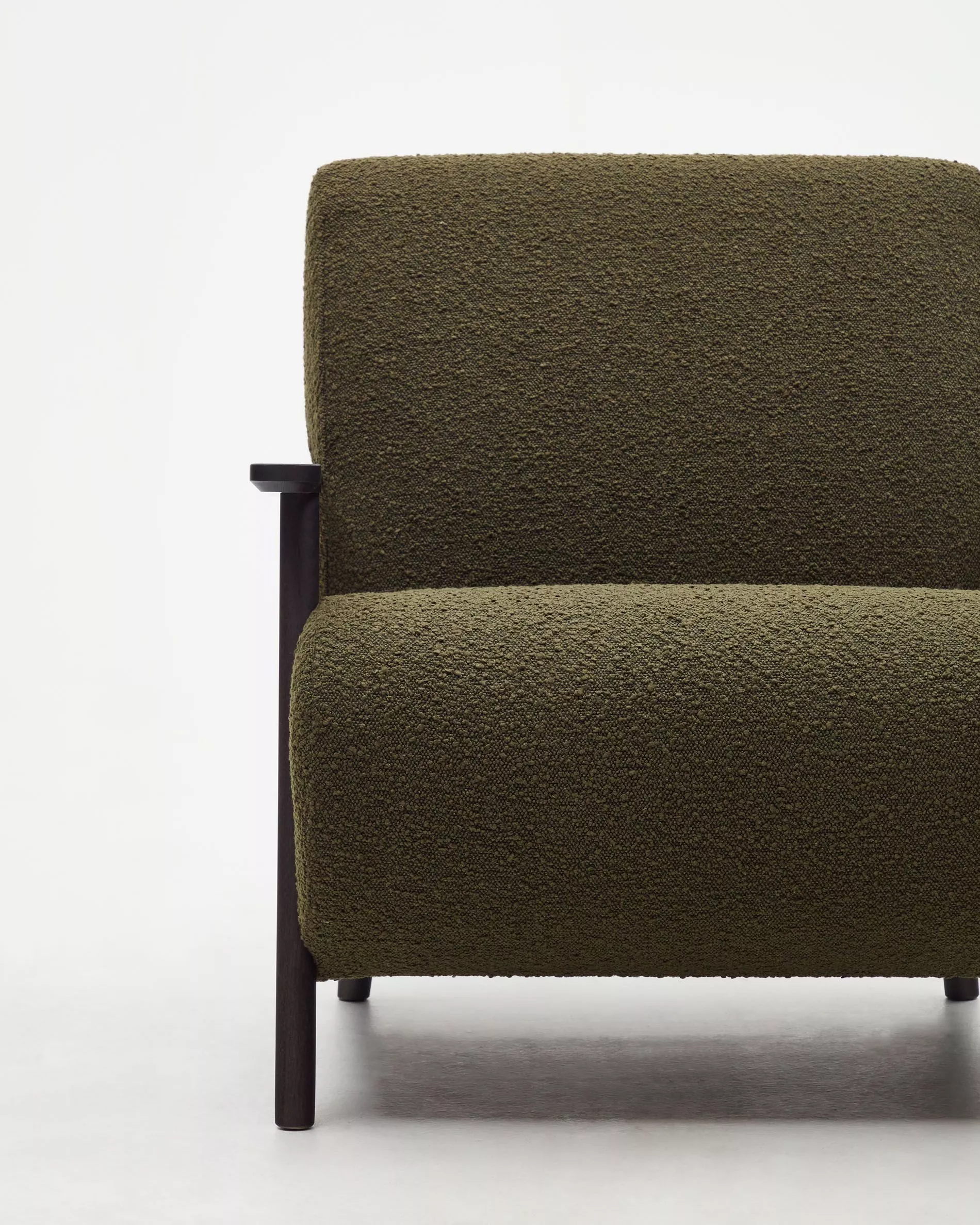 Кресло La Forma Meghan зеленая ткань букле ножки с отделкой венге 149016