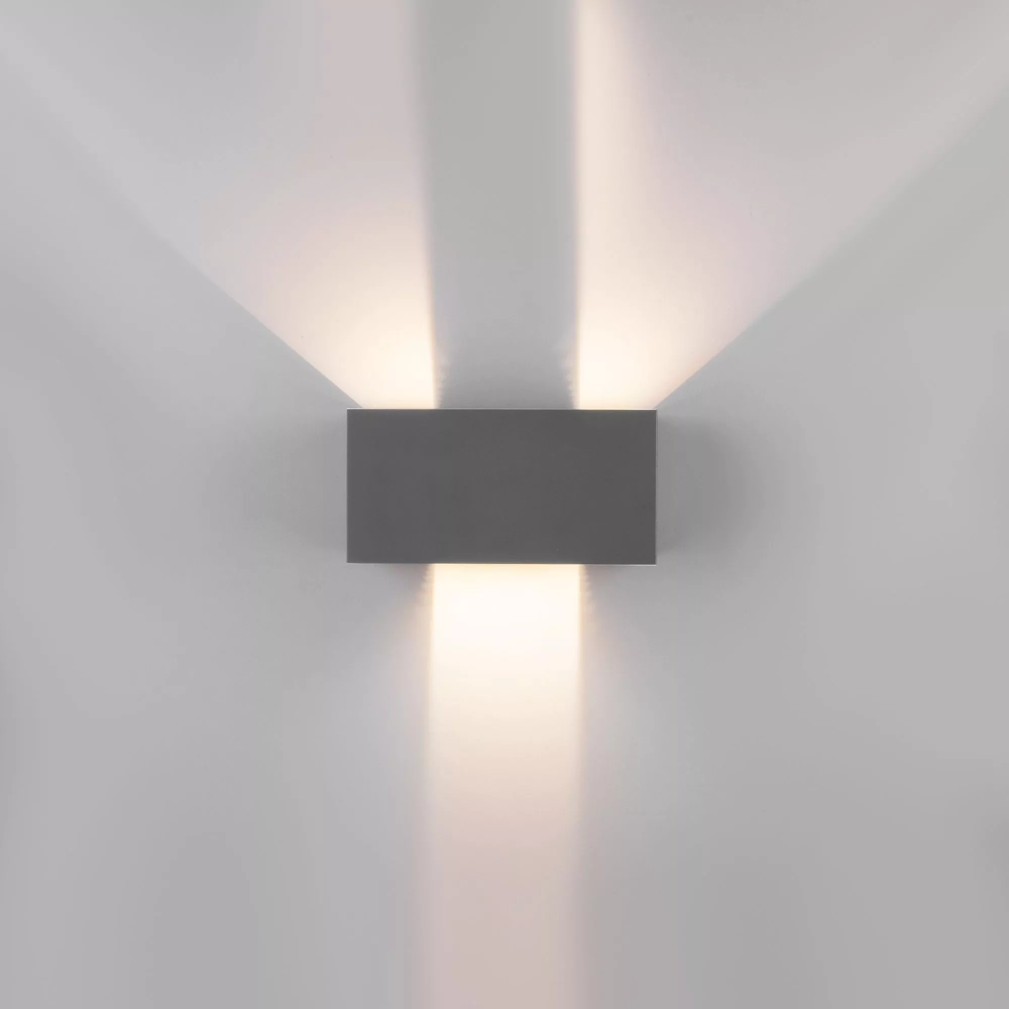 Уличный настенный светильник Elektrostandard Winner 35137/W серый