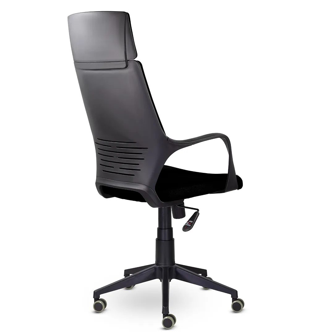 Кресло для руководителя Айкью СН-710 ткань QN черный