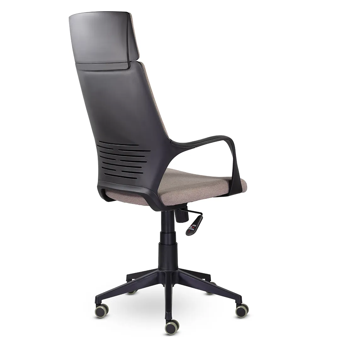 Кресло для руководителя Айкью СН-710 ткань QN бежевый